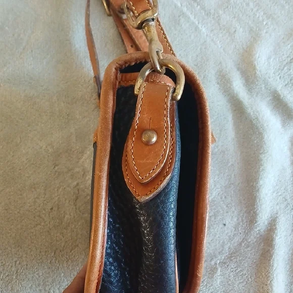 Dooney & Bourke "Big Duck" AWL Crossbody Bag (Vintage) - Picture 10 of 14